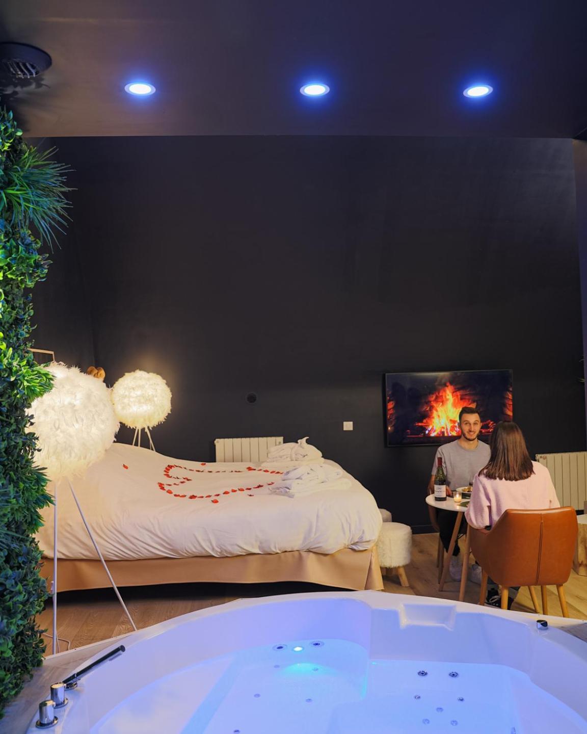 La Parenthese Envoutee Aparthotel Amiens Bagian luar foto